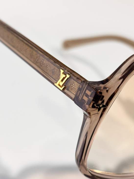 Picture of Louis Vuitton Sunglasses _SKUfw75976335fw